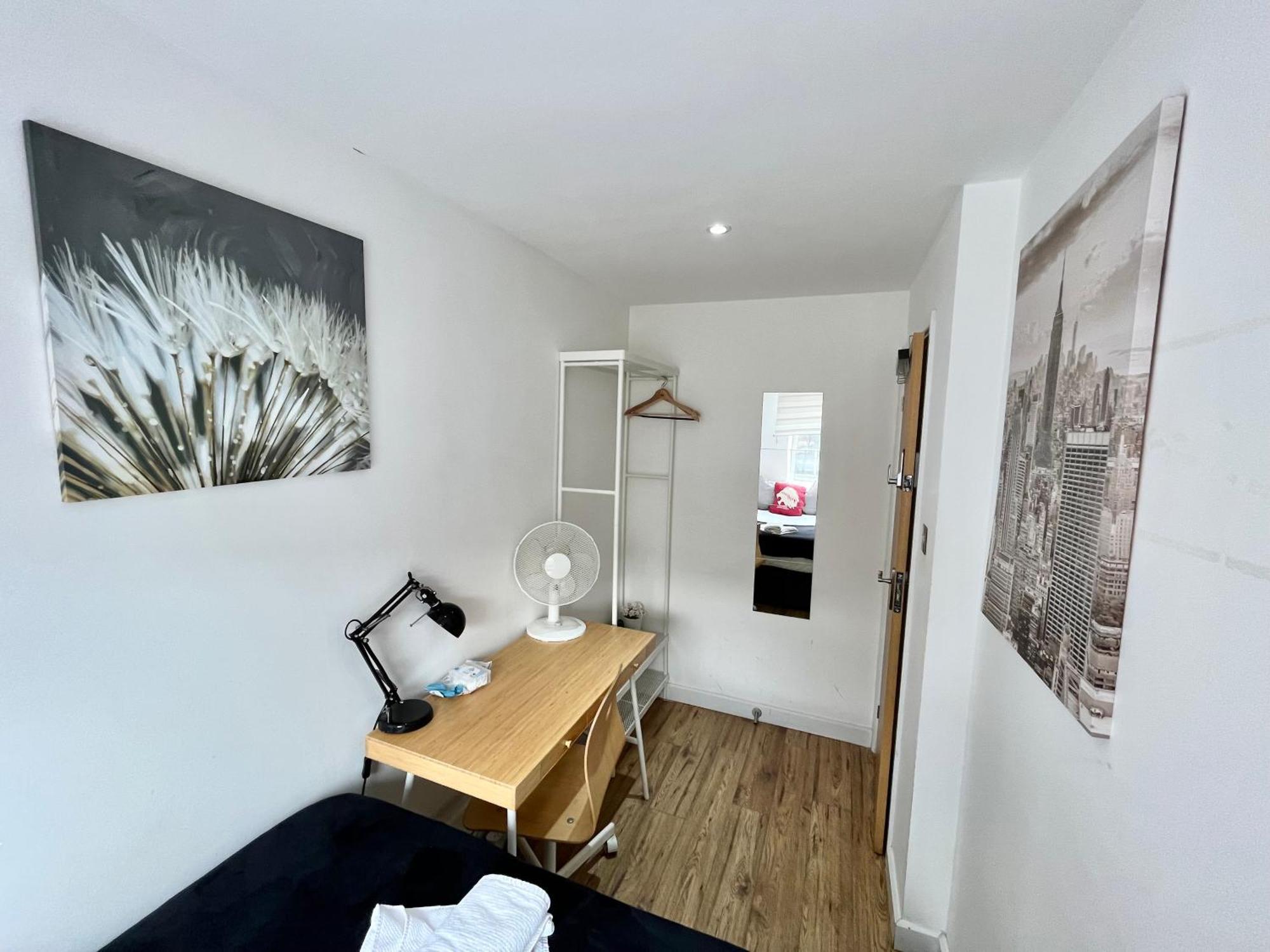 Euston Station Private Bedrooms 2 Min Walk 1